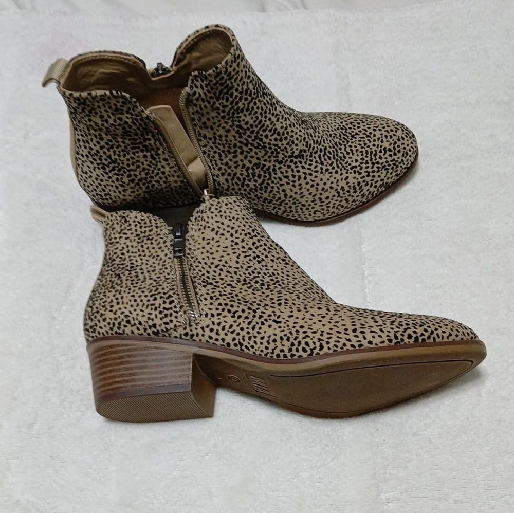 MIA Tan and Black Ankle Boots with Western Influence *Never Worn*